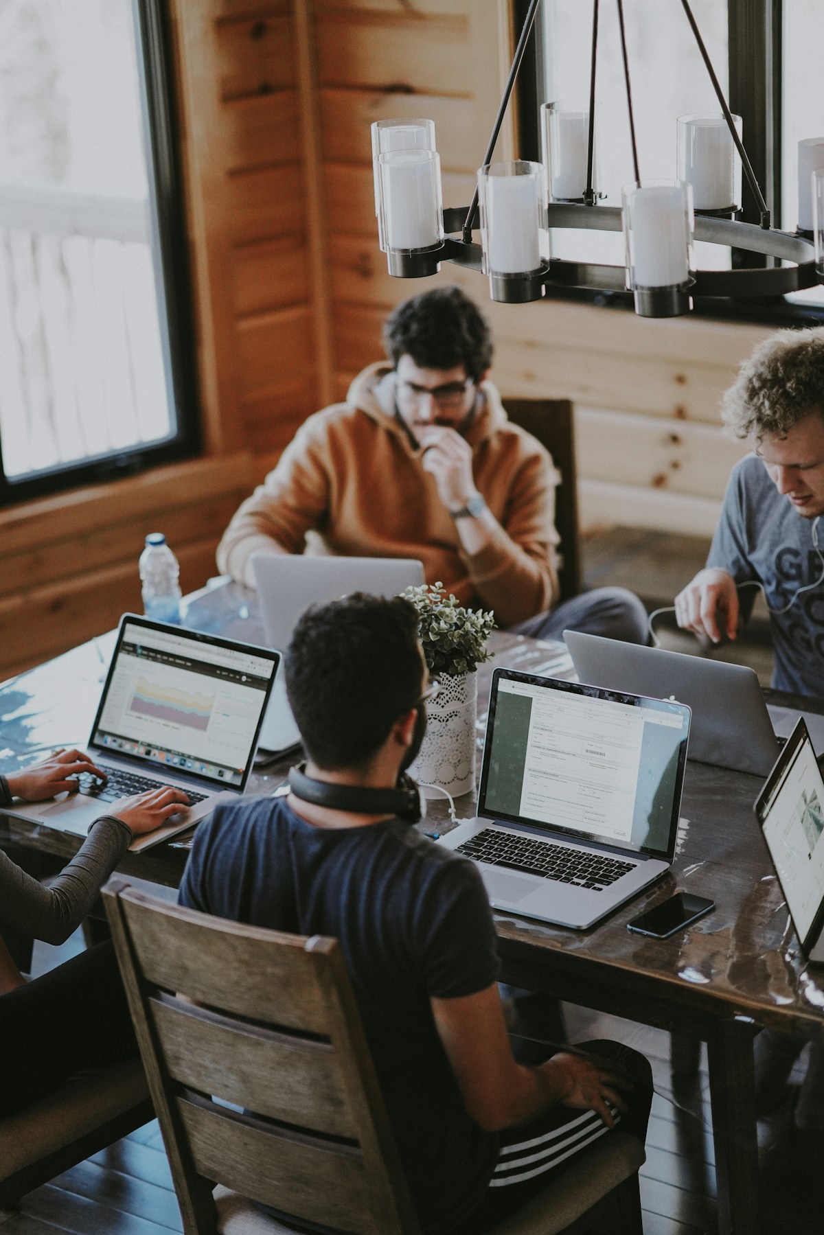 Équipe réunie autour d’un projet de formation